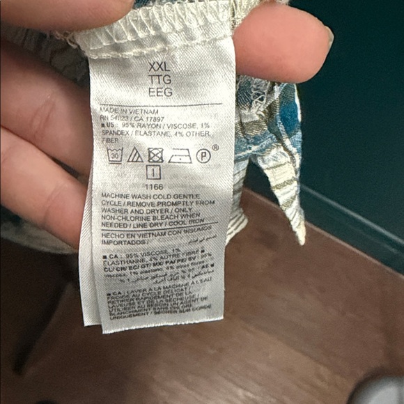 Old Navy Women's Blue and White Checkered Blouse - Picture 7 of 7